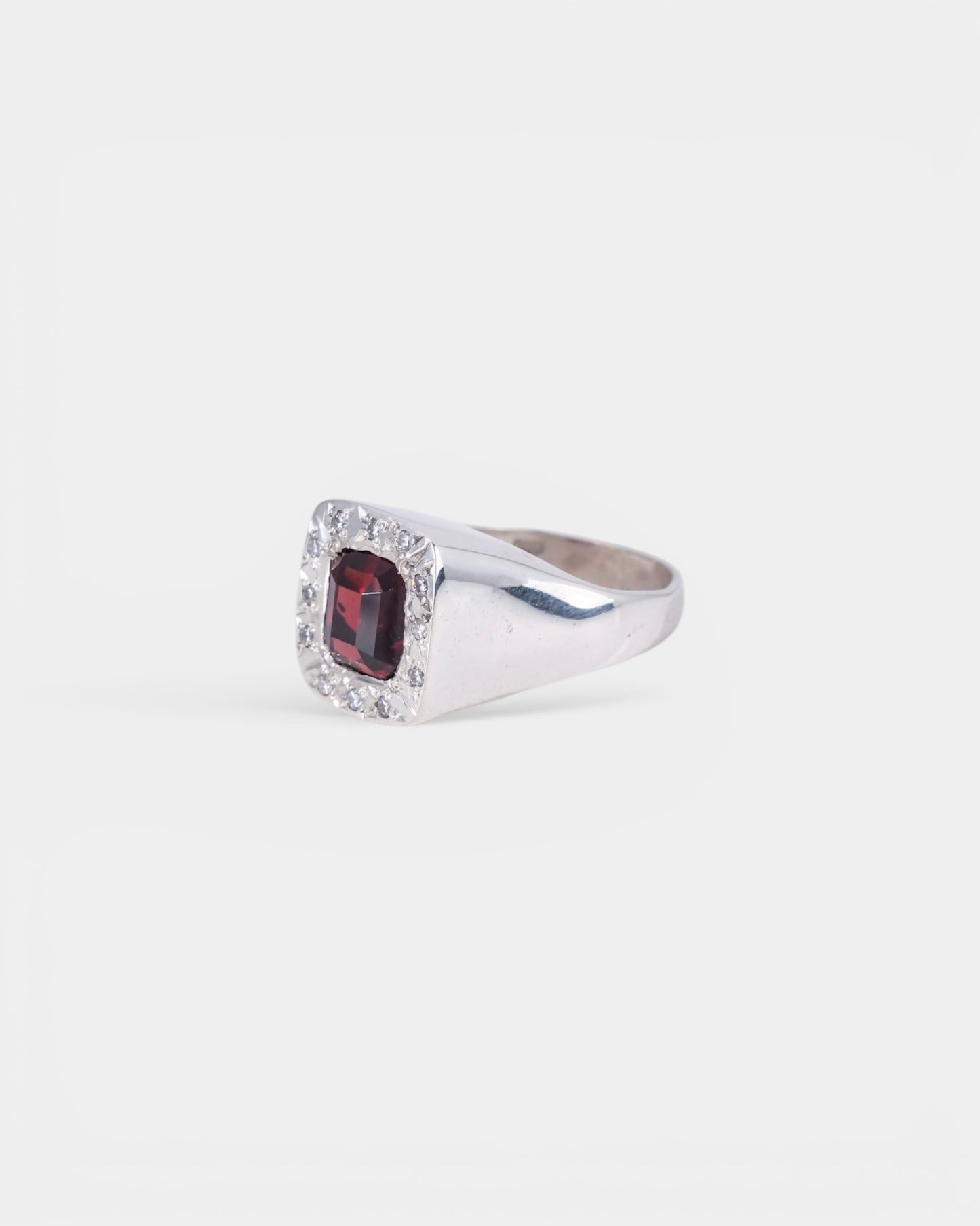 Corazon Signet Ring